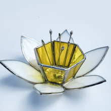 Load image into Gallery viewer, Daffoldil Flower
